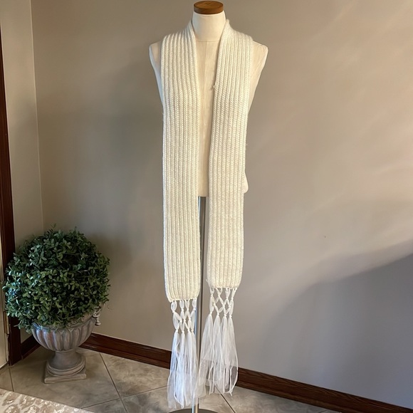 SISLEY women’s EXRA LONG WHITE bridal scarf with tulle fringe approx 100 inches - Picture 5 of 11